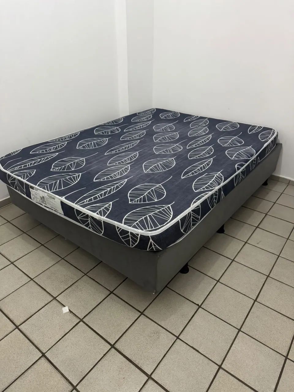 Cama de casal base + colchão 