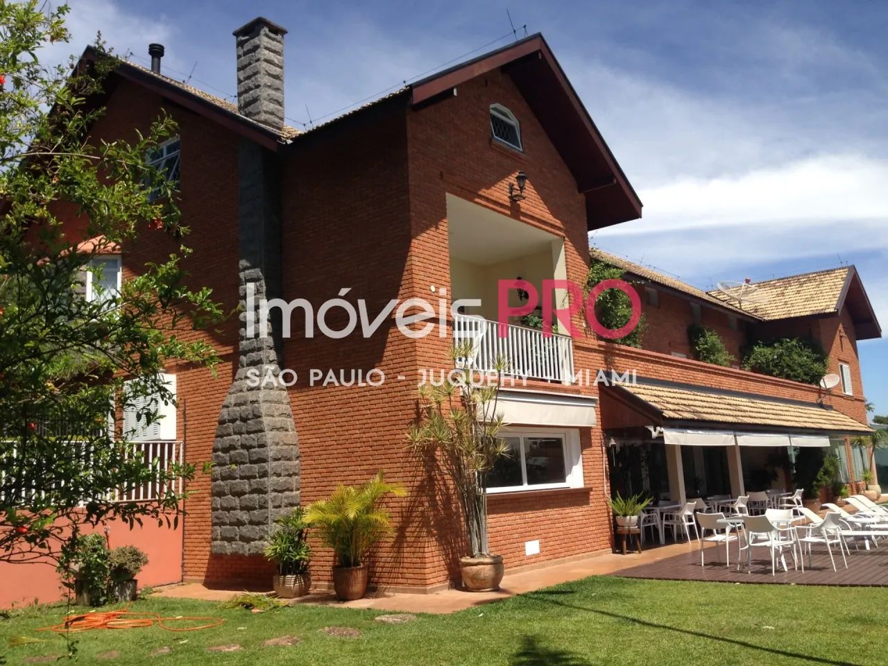 Dentro das montanhas com vegetação exuberante, - Foto 4