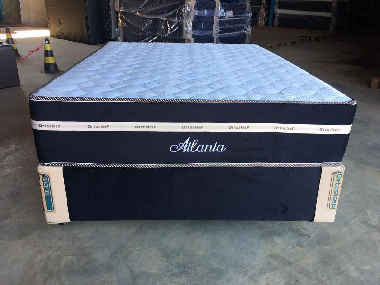 Cama casal com o colchão firme e resistente a peso 
