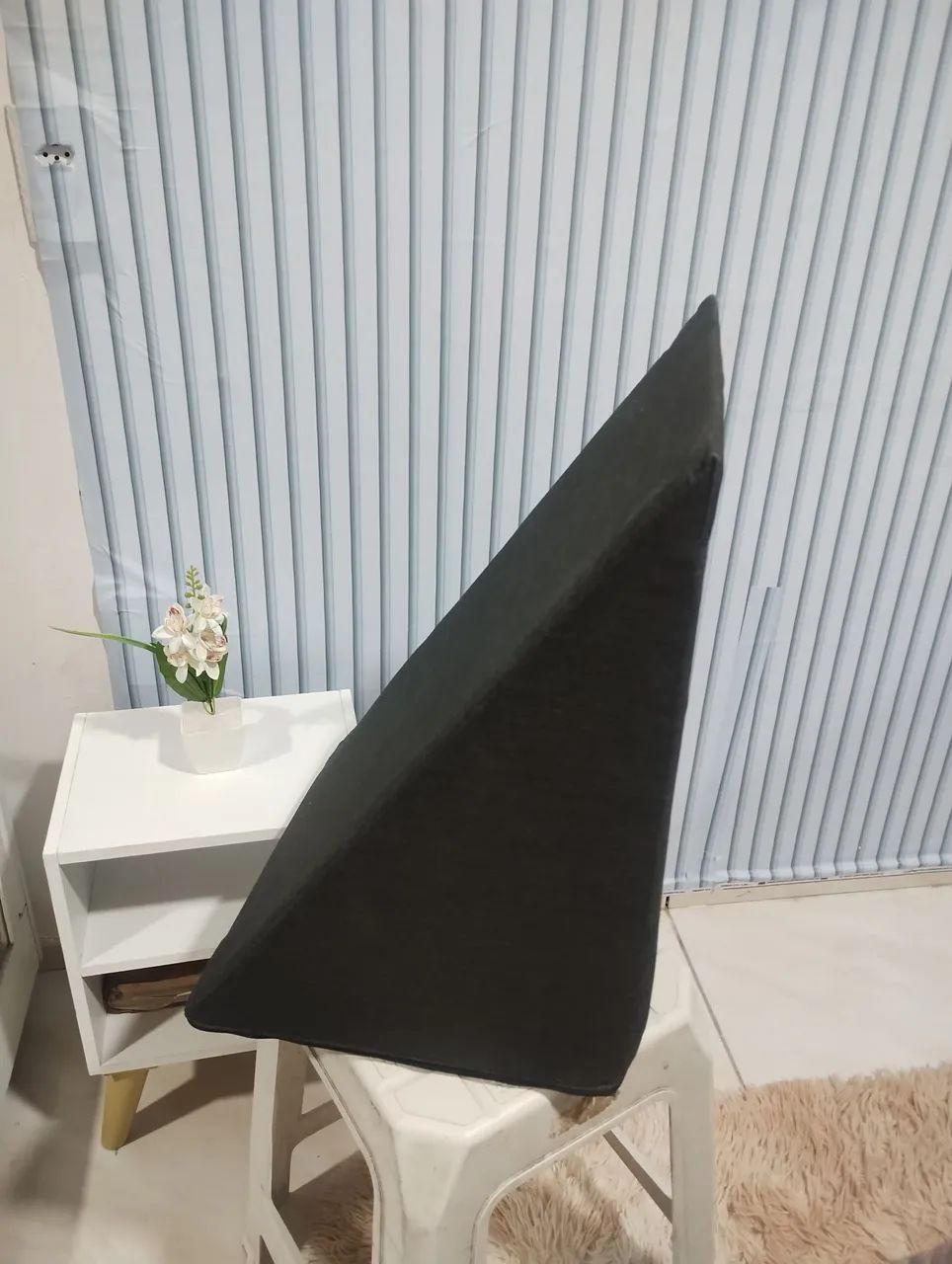 Travesseiro encosto triangular ortopédico 