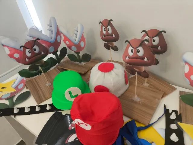 Fantasias e decoração do mario
