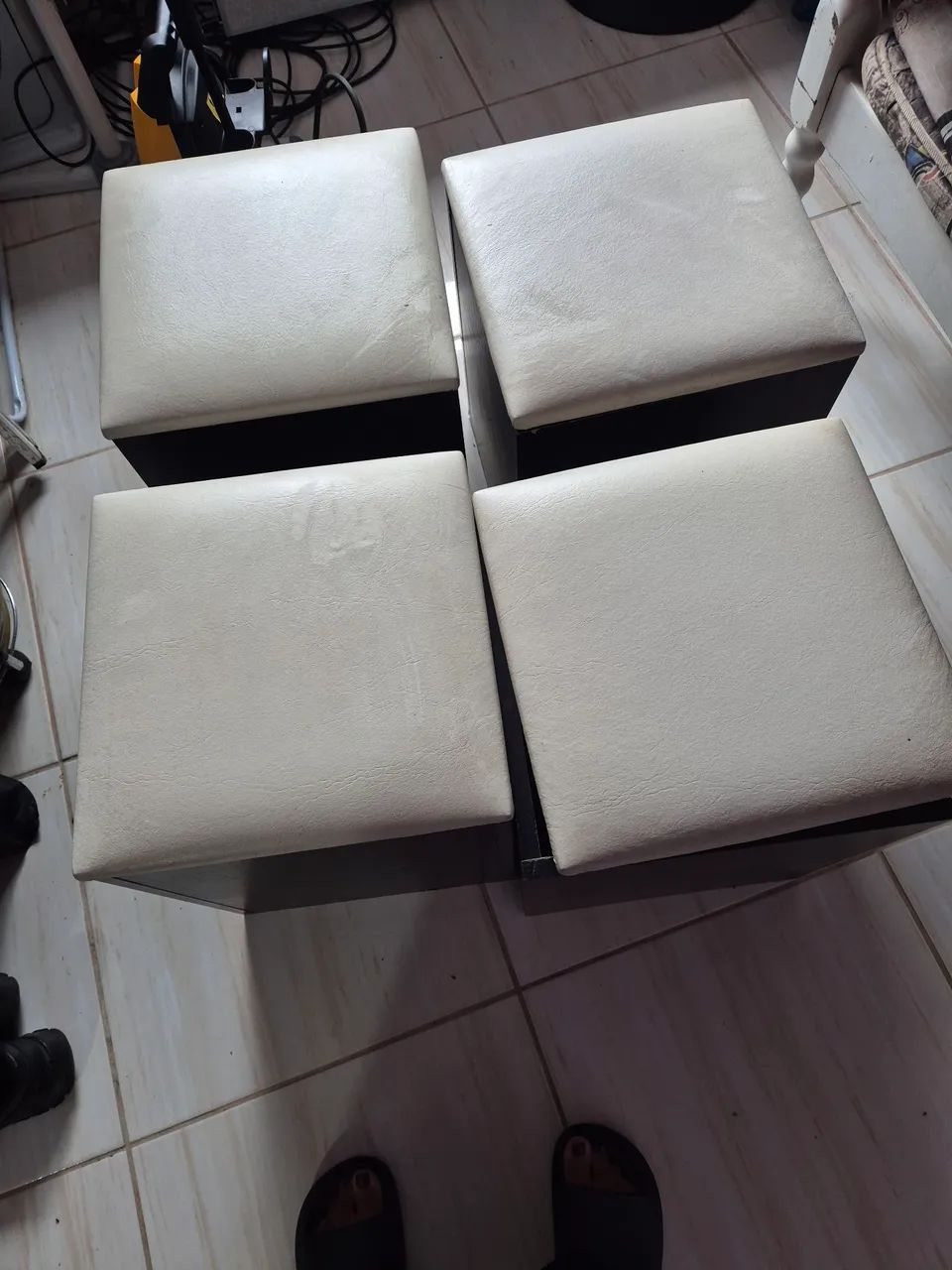 Vendo mesa com banquetas baú  - Foto 2