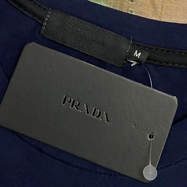 Camiseta Prada Azul Marinho. - Foto 3