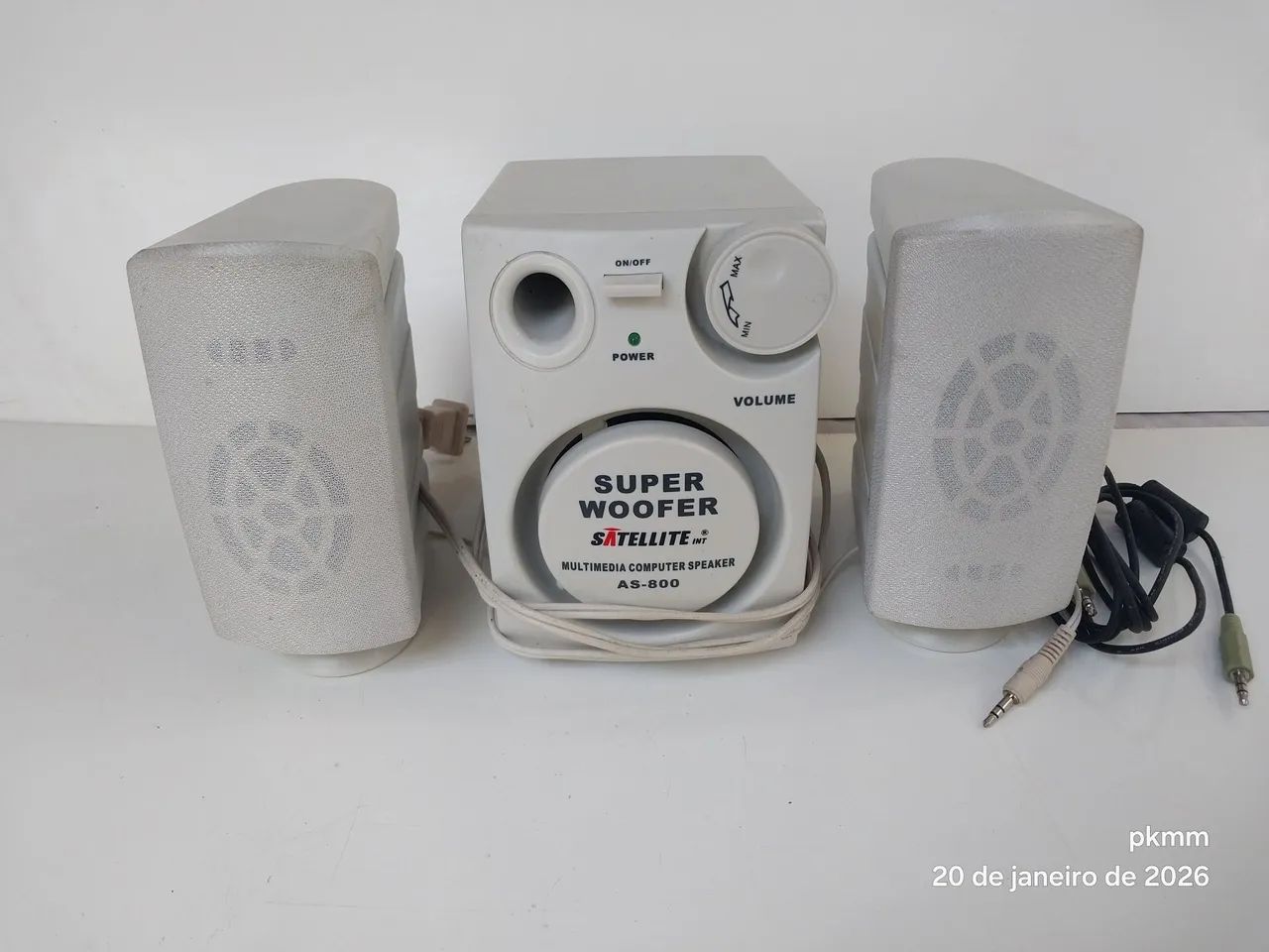 Caixas de som antigas 700 whatss p.m.p.o 127v pc - Foto 2