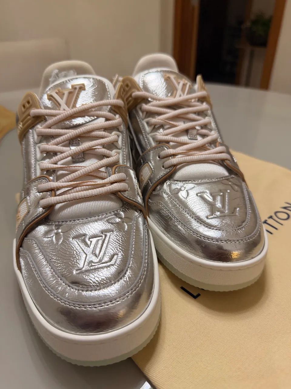 Tênis Louis Vuitton TAM 39 - Foto 2