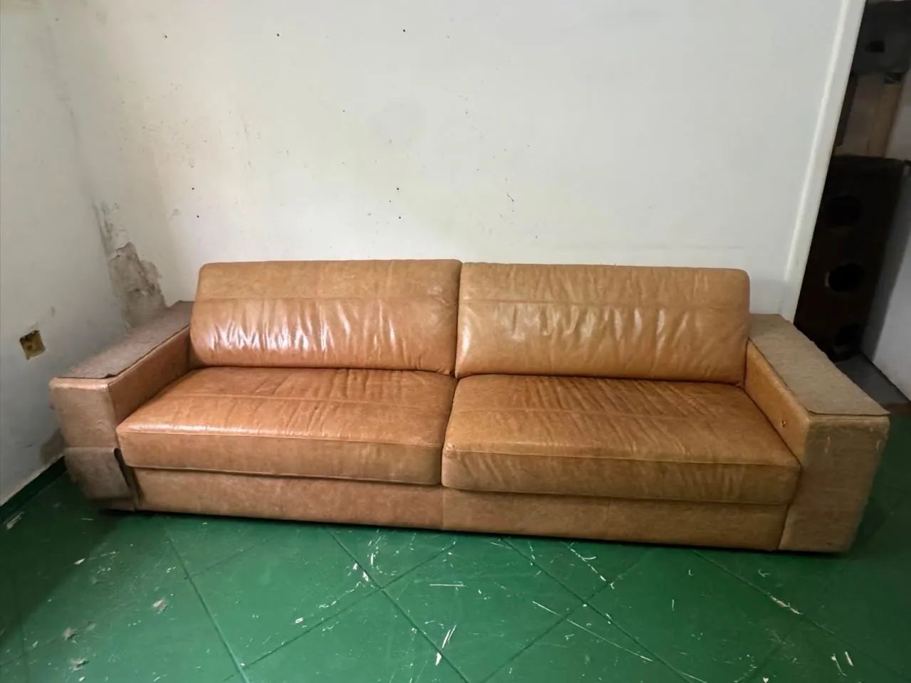 Sofá couro marrom 4 lugares 2,70x85 - Foto 3