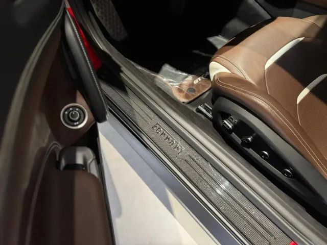 Ferrari GTC4 LUSSO 6.3 V12 690cv, foto 13 de 13
