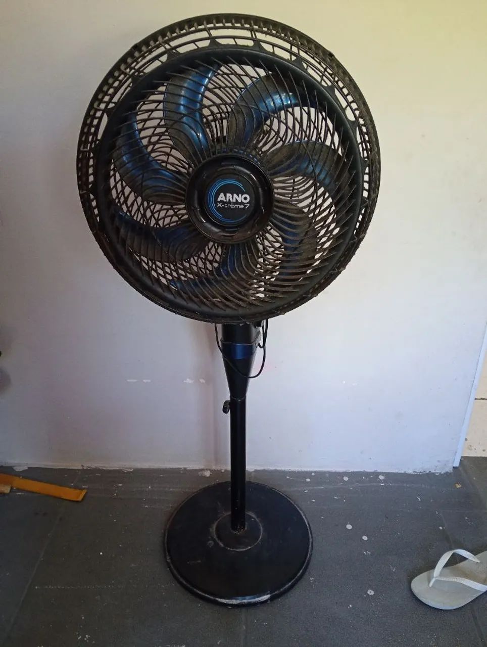 Ventilador ARNO COM COLUNA (COM DEFEITO)