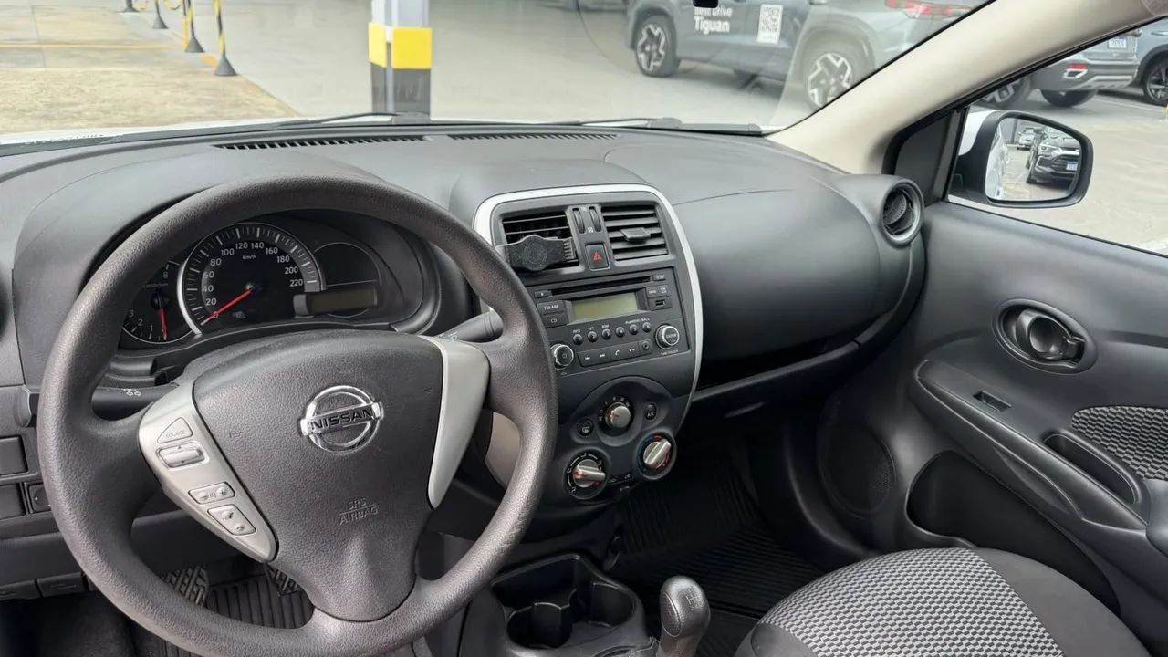 Nissan Versa S 1.0 12V Flexstart 4P Mec. 2017 - Foto 4