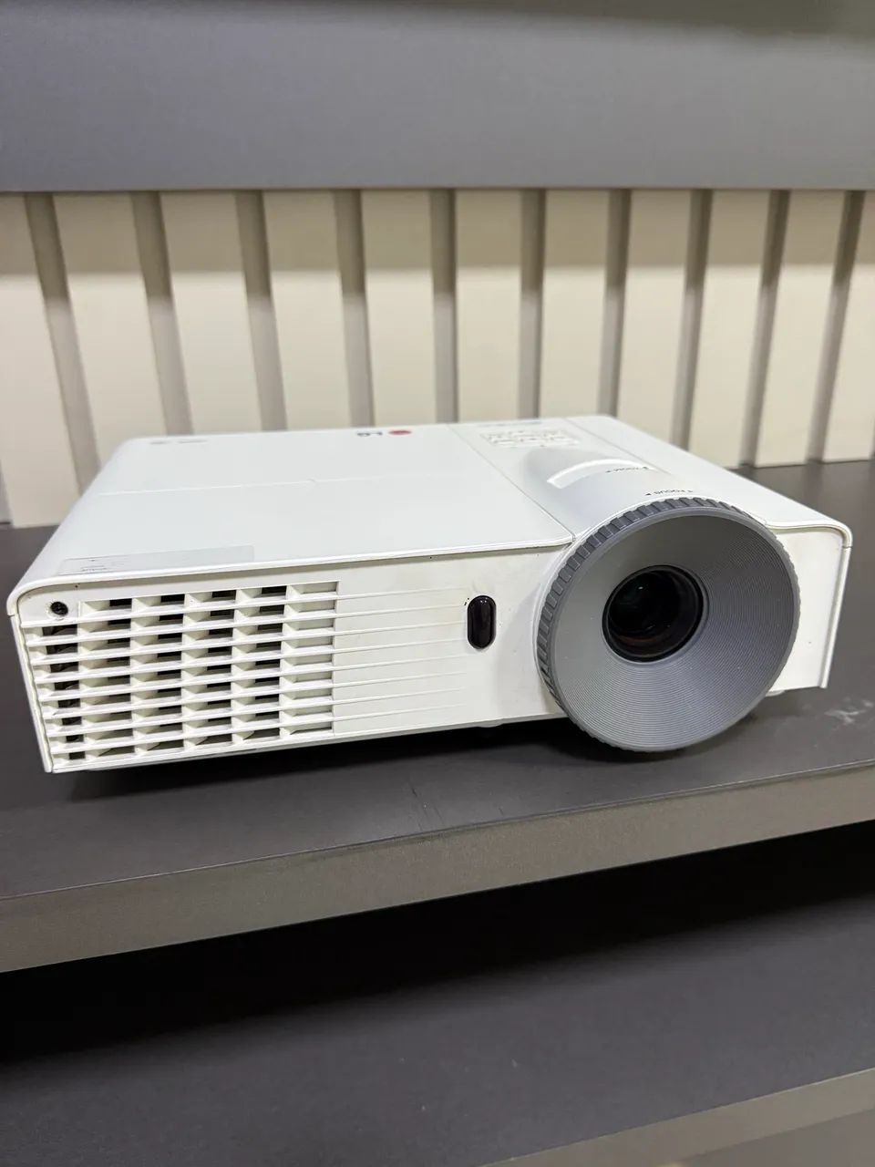 Projetor LG BE325-SP em ótimo estado - Imagem excelente e potente