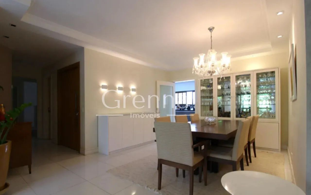 Apartamento de 210 m² com 3 suítes e 3 vagas no Condomínio Palais Royal em Moema - Foto 3
