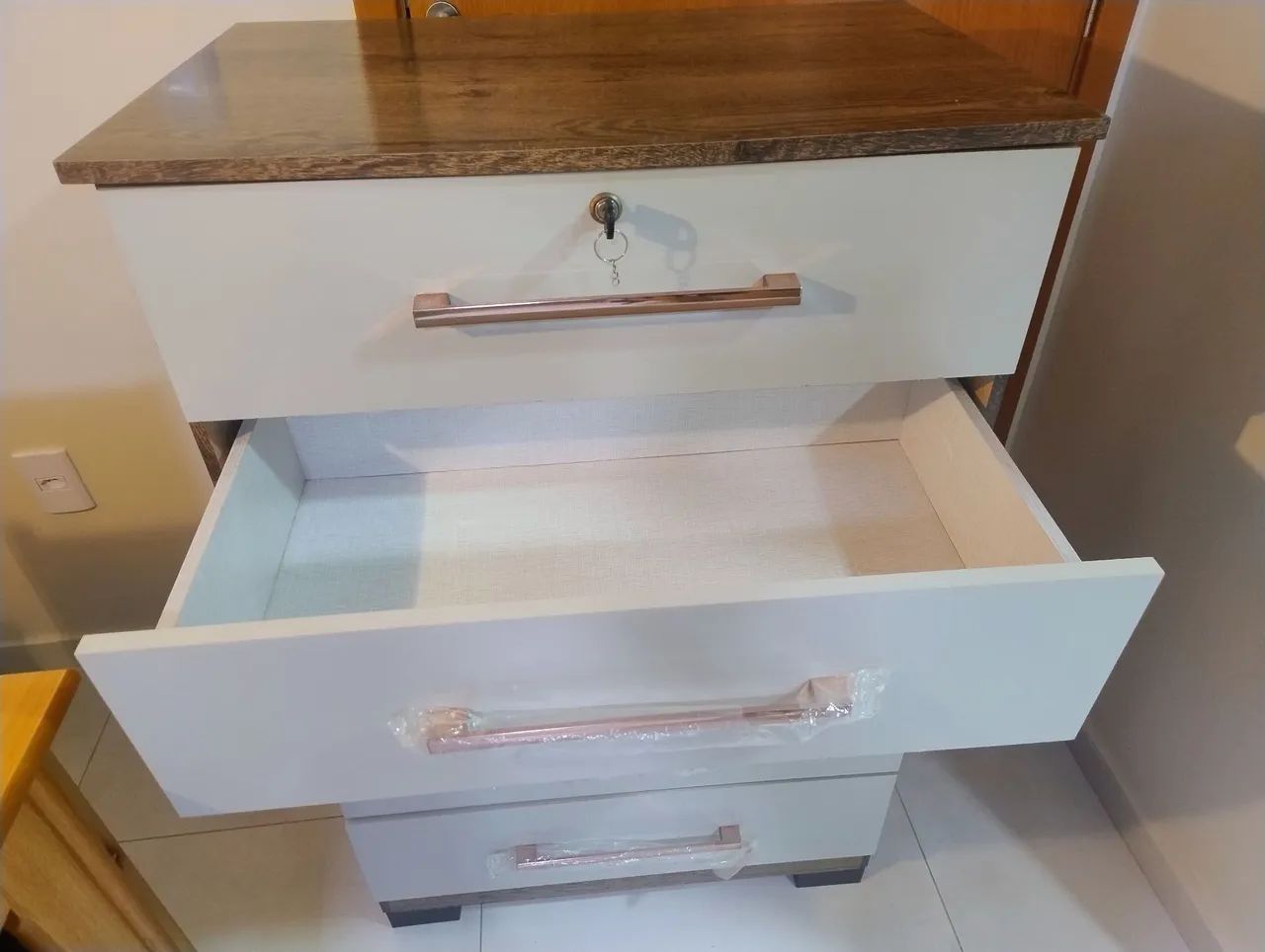CÔMODA DE 5 GAVETAS - Foto 4