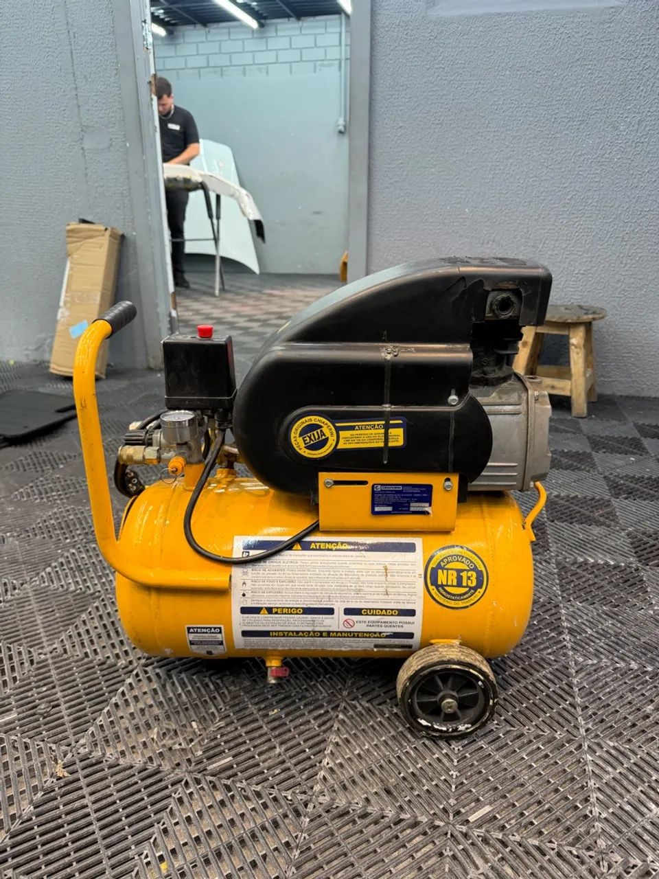 Compressor de Ar 24 Litros - Foto 2