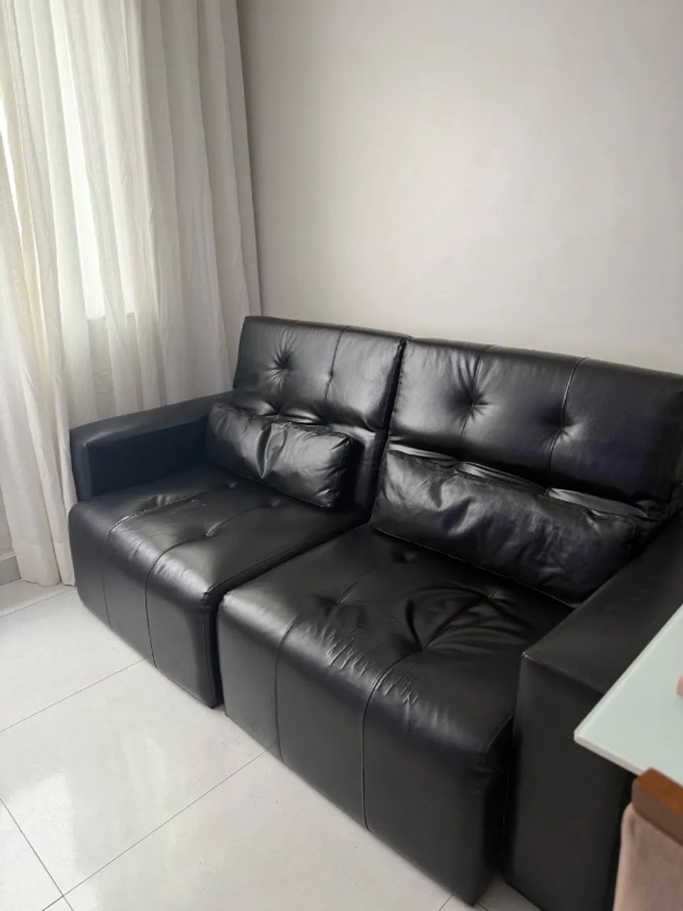 SOFÁ PRETO DE COURO RETRÁTIL 