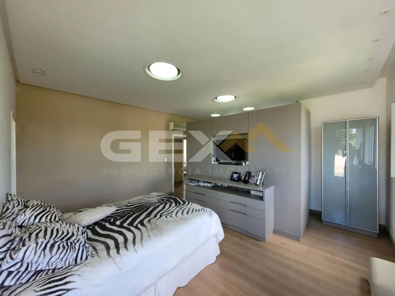 Casa no bairro Belvedere com Espaço Gourmet e Lote de 945m² - Foto 4