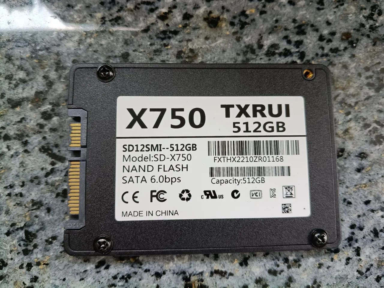 Vendo SSD TXRUI X750 de 512 GB, SATA de 2,5 polegadas, funcionando.