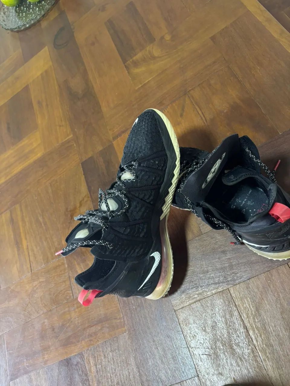 Tênis Nike LeBron 18 ?Bred? - Foto 2