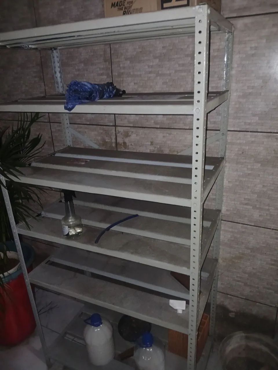 2 estantes em ferro galvanizado pintadas