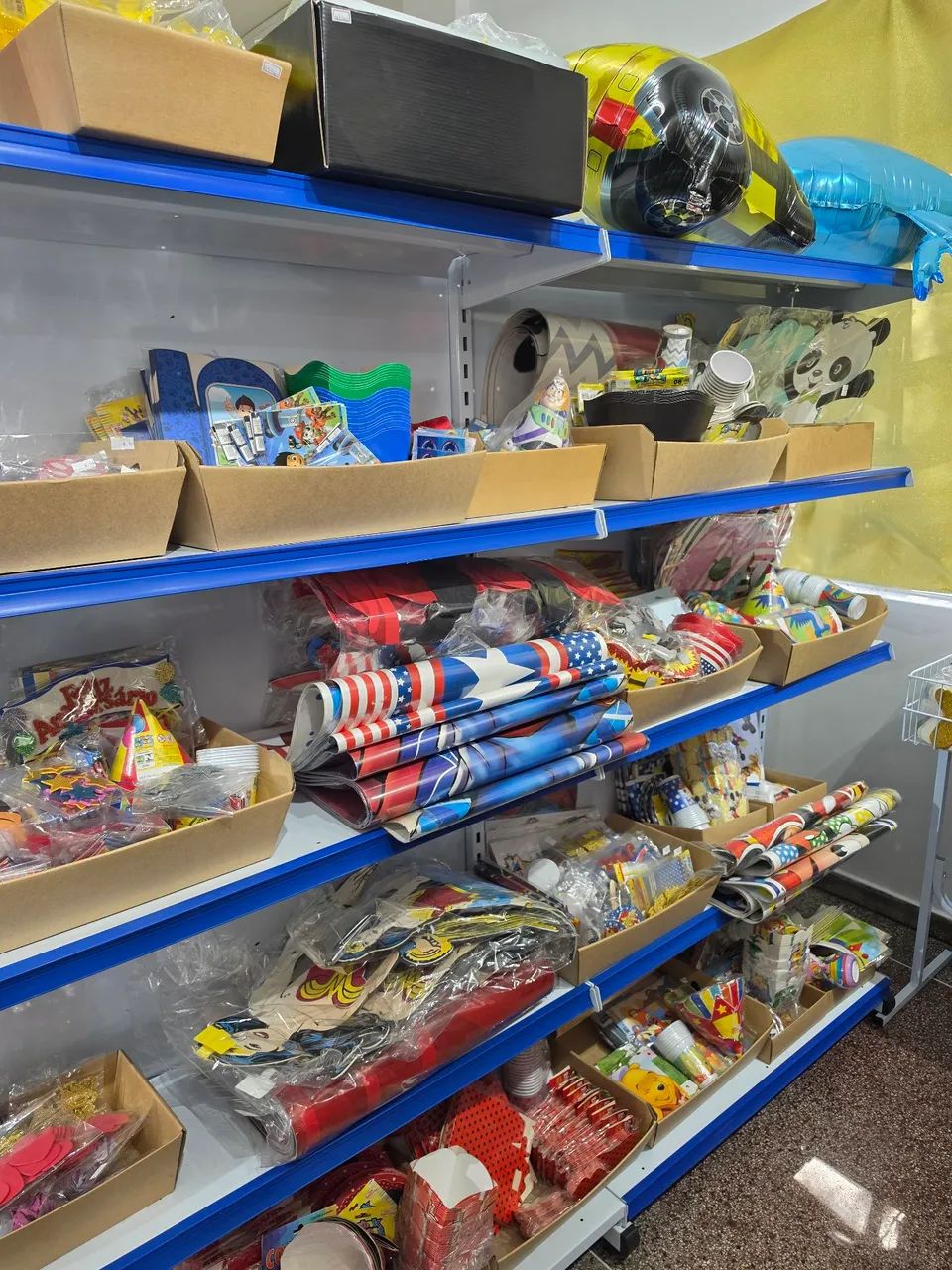 Vendo estoque de loja de festa.