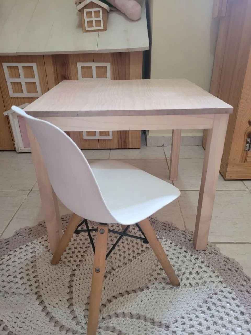 Mesinha com cadeira eiffel infantil 