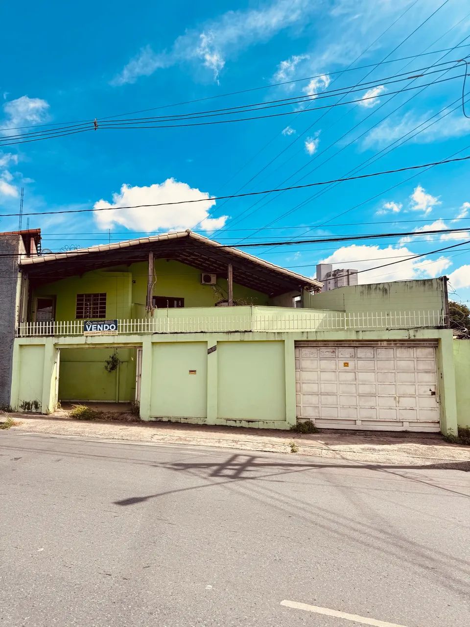 Vendo uma Casa com mais duas kitnets próximo ao clube Náutico 