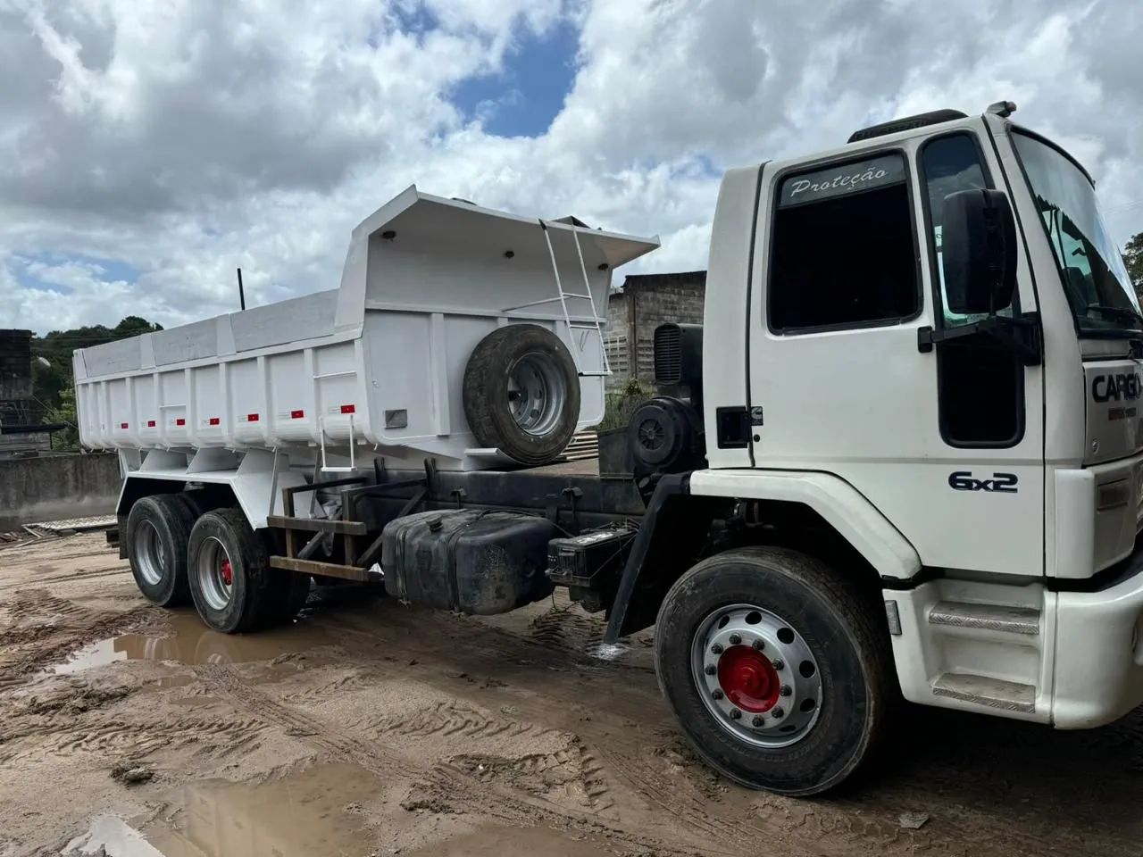 Caminhão Caçamba focargo 2422 - Foto 3