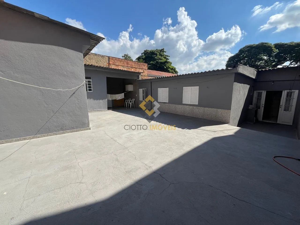 Casa 4 quartos - Universitário