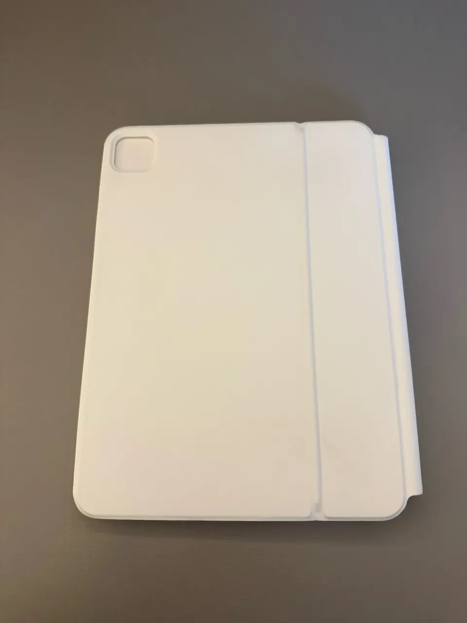 Capa Teclado Magnética Bluetooth p/ iPad Air (4ª/5ª/6ª) e iPad Pro 11" - Branca