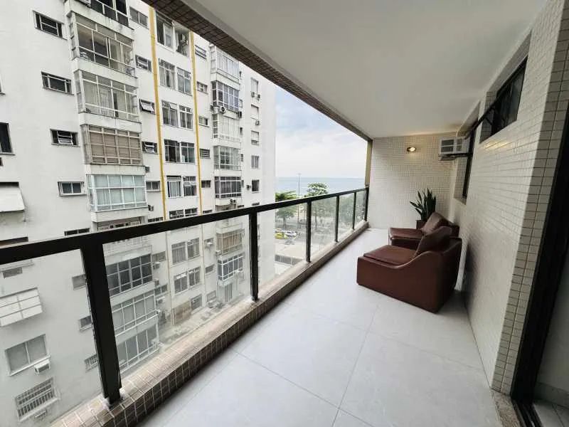 Excelente Flat com vista mar em Copacabana e com super varandão - Foto 3