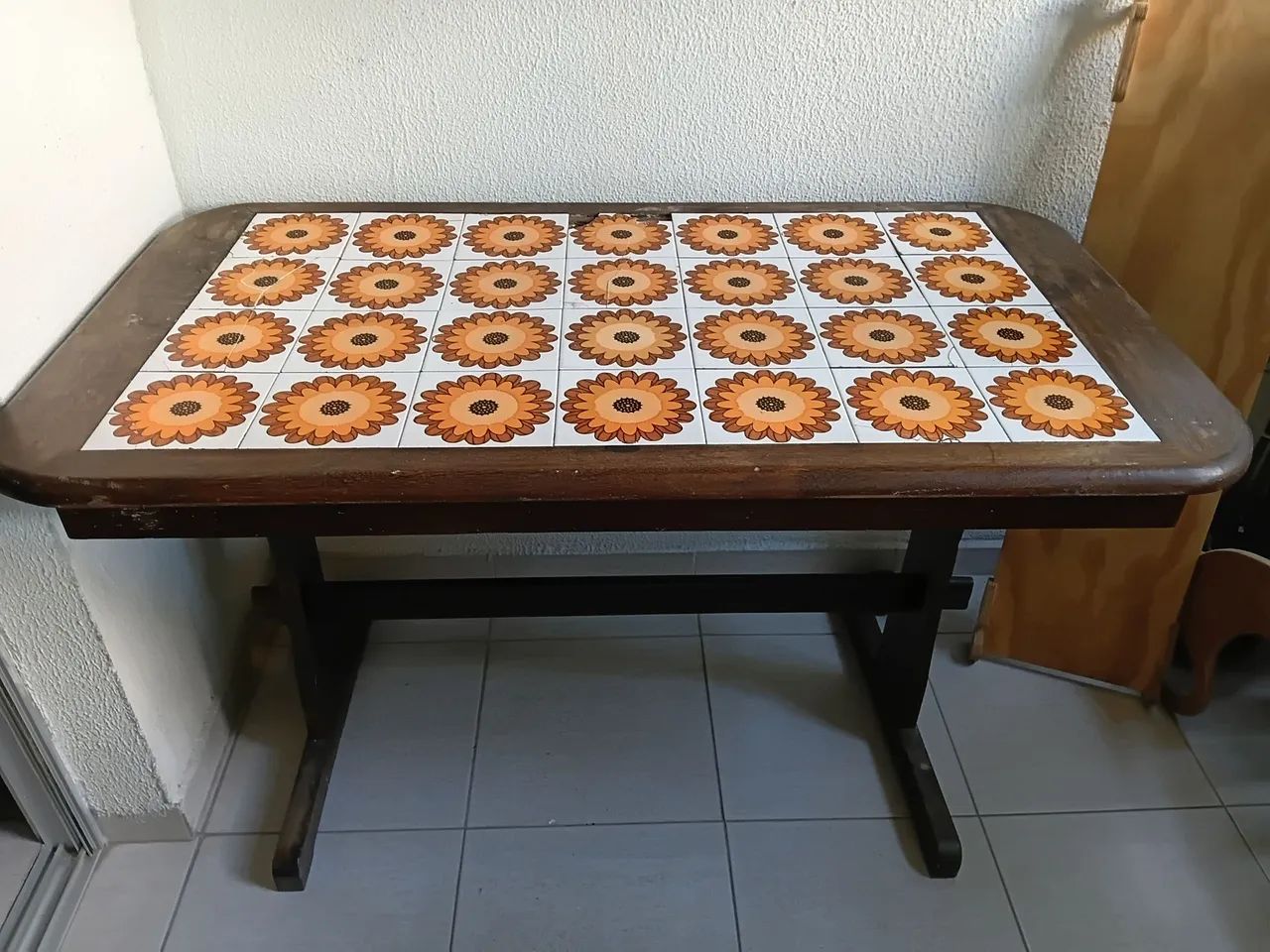 Mesa e cadeiras madeira maciça 
