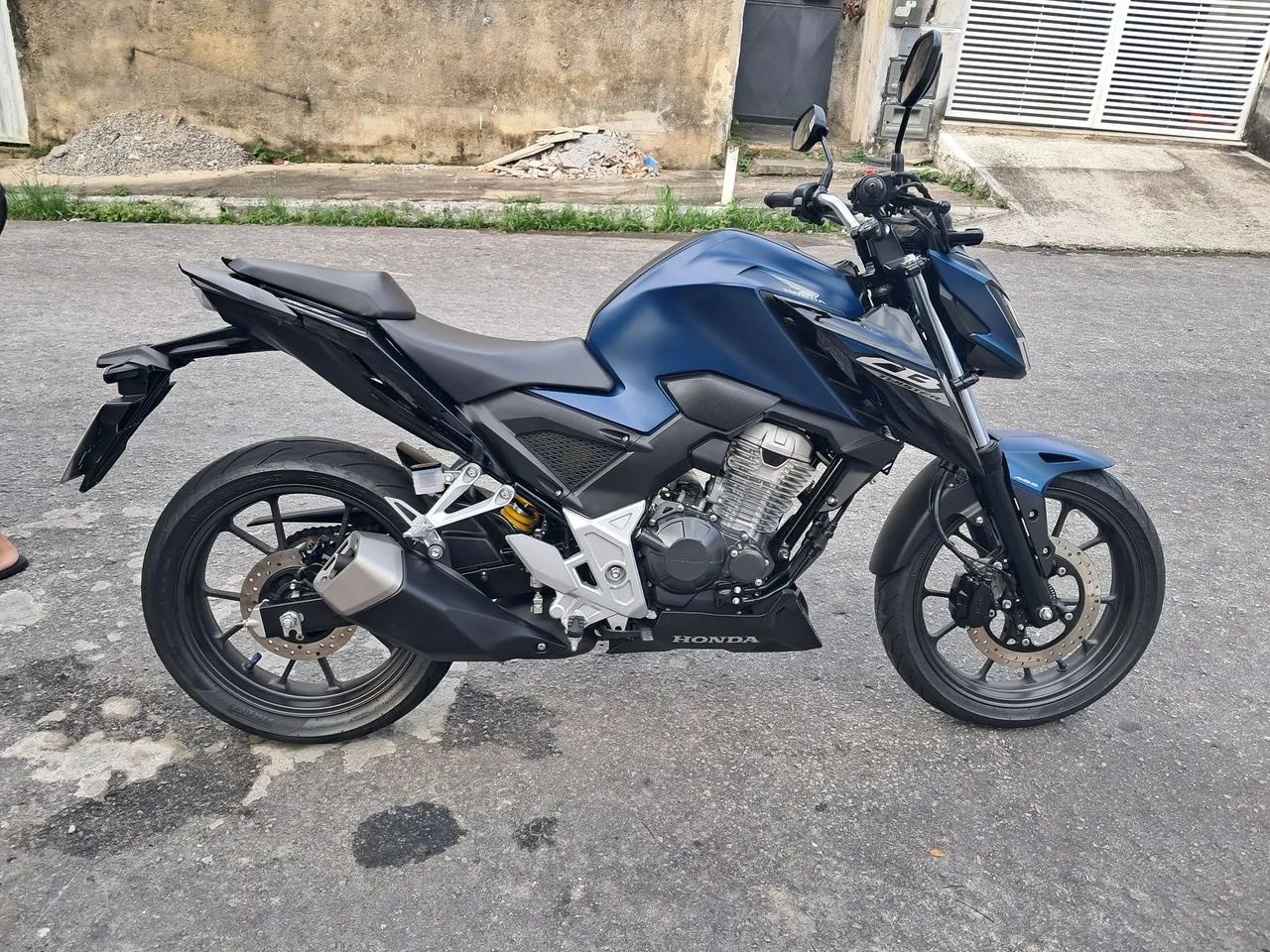 Honda cb300f 