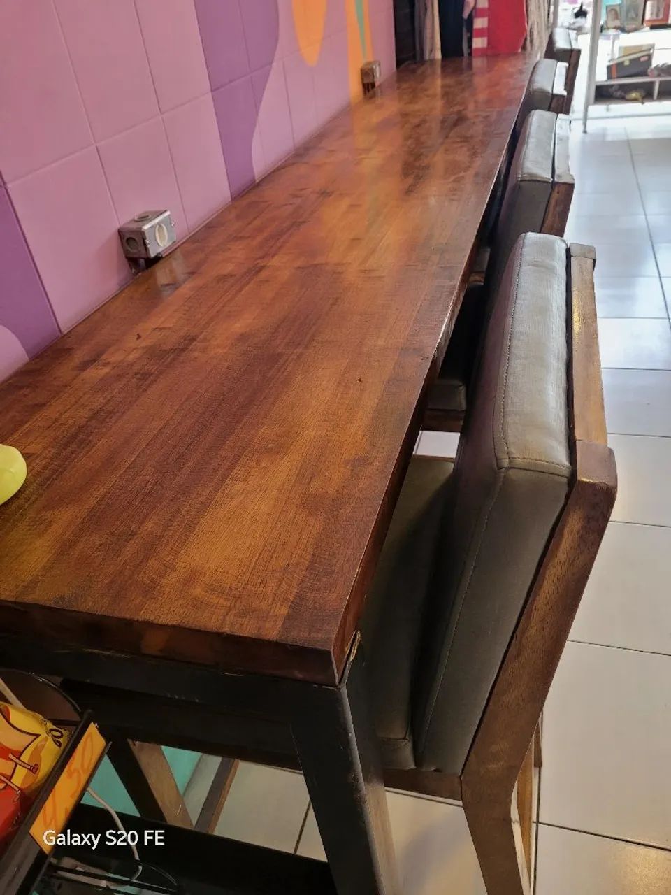 Balcão madeira macissa + Banquetas - Foto 4