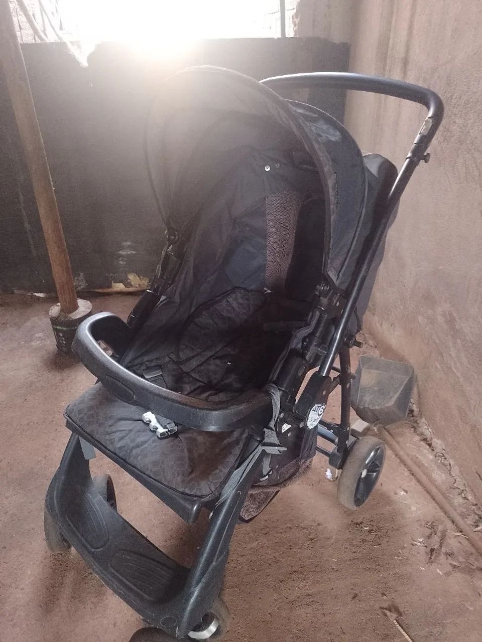 Vendo carrinho de bebê masculino e kit de bolsa saída maternidade 