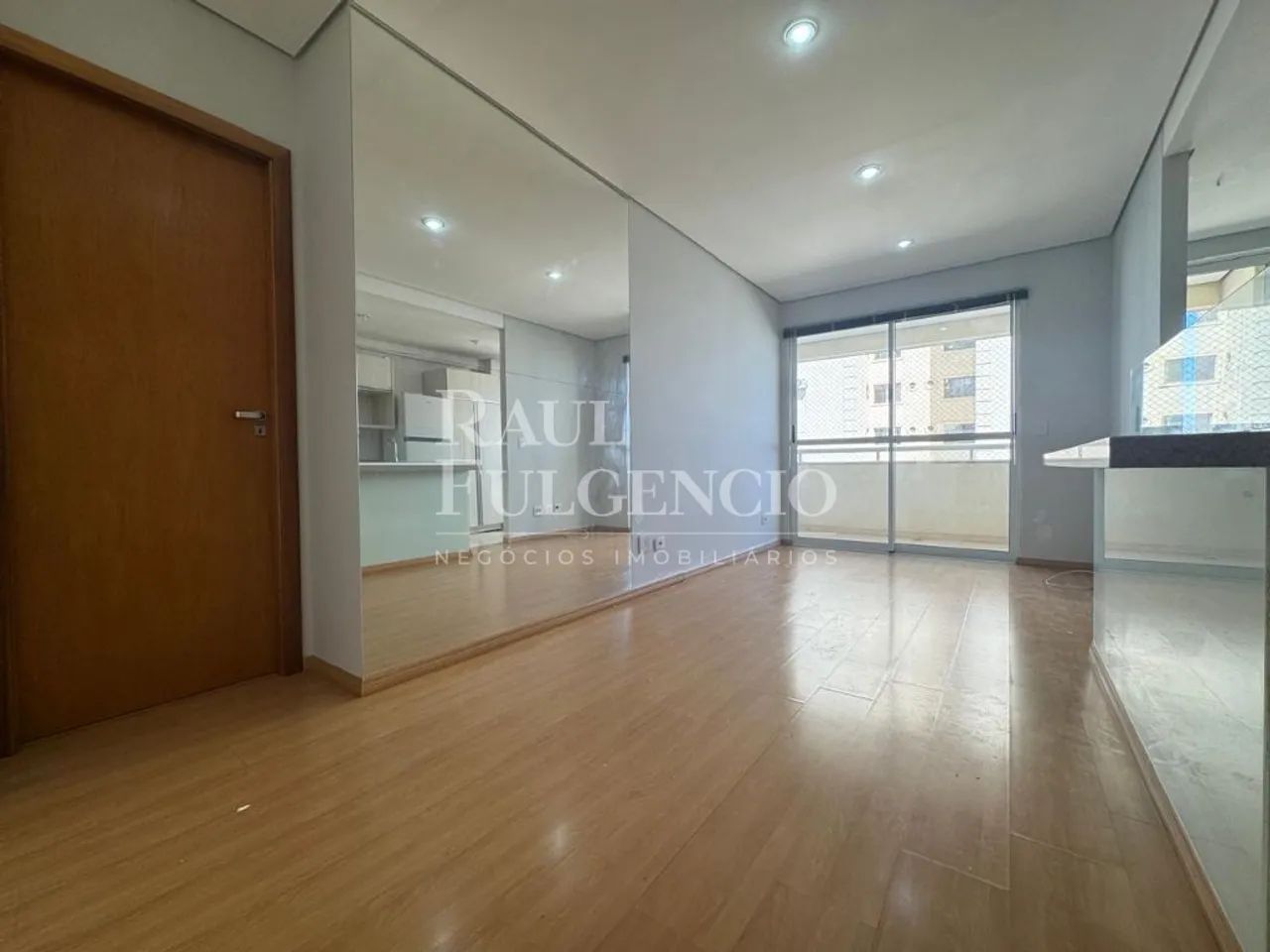 More no centro - Edifício Paranaguá Soho - Apto c/ Sacada com churrasqueira