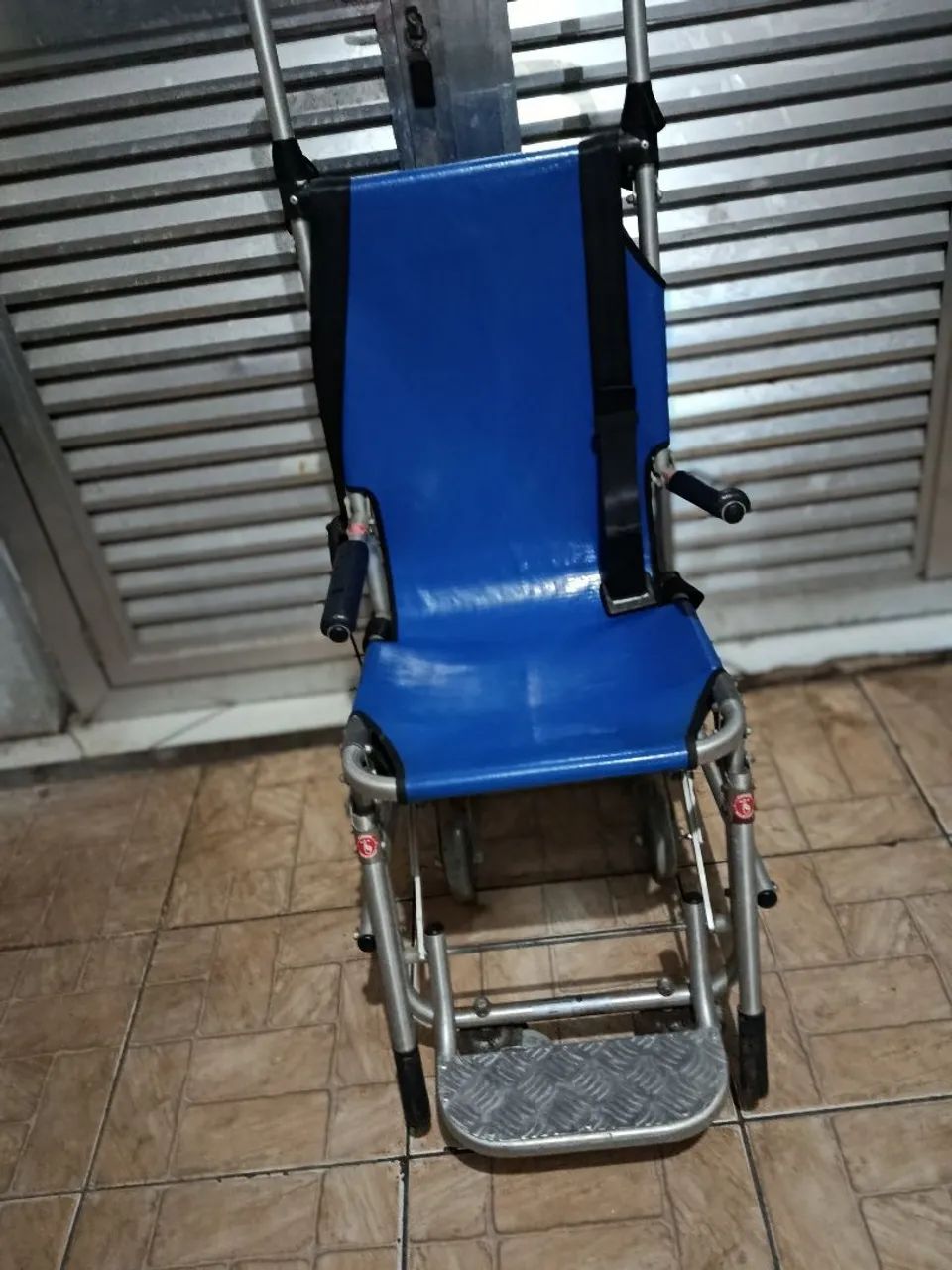 Cadeira escaladora subir e descer escadas - Foto 5