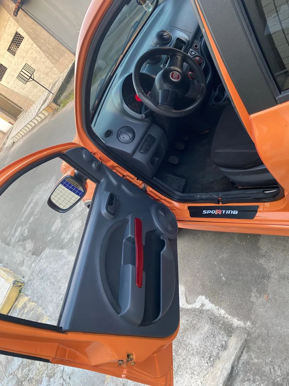 Fiat Uno Sporting 1.4 EVO Fire Flex 8V 4P 2012