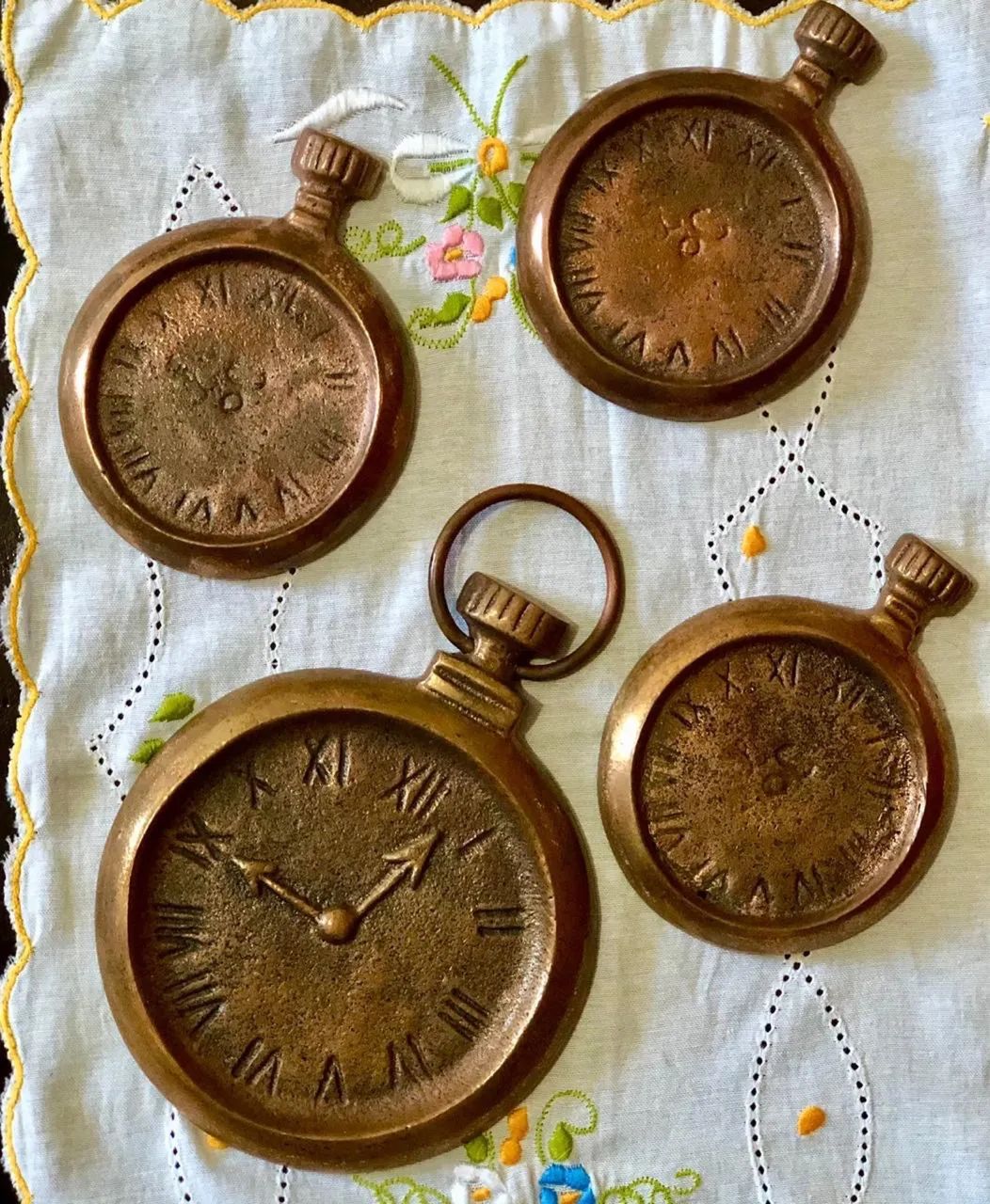 CONJUNTO ESCULTURAS DE BRONZE RELÓGIO DE BOLSO VINTAGE  - Foto 4