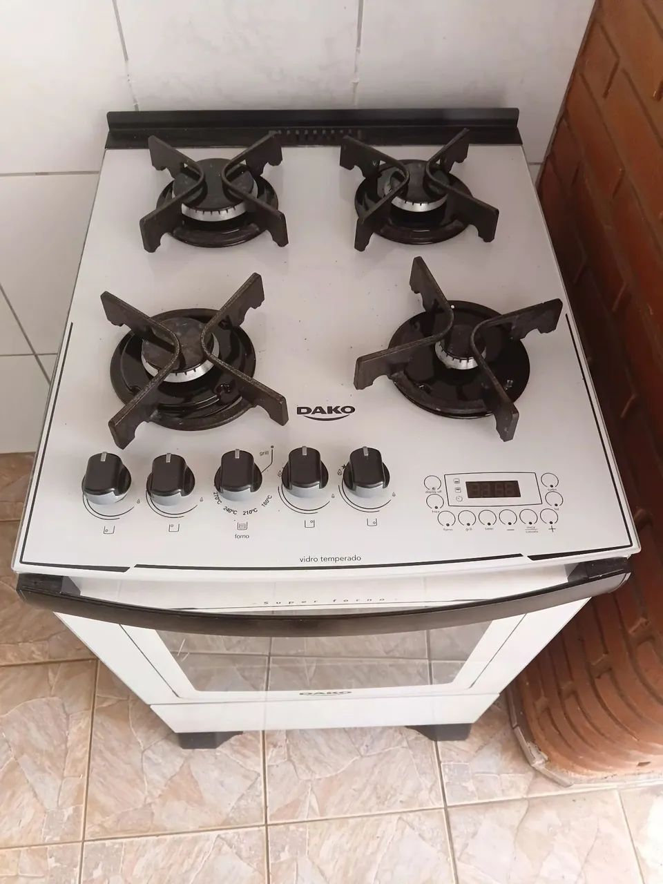 FOGÃO DAKO TAMPO BRANCO COM GRIL - Foto 2