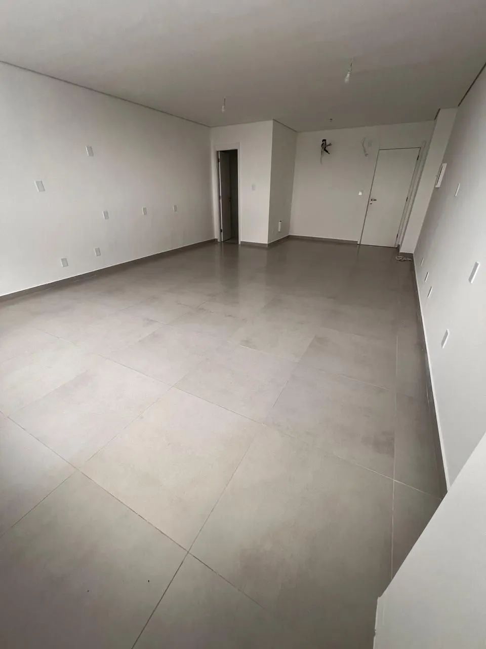 SALA COMERCIAL À VENDA | CENTRO EMPRESARIAL SHOPPING DA ILHA