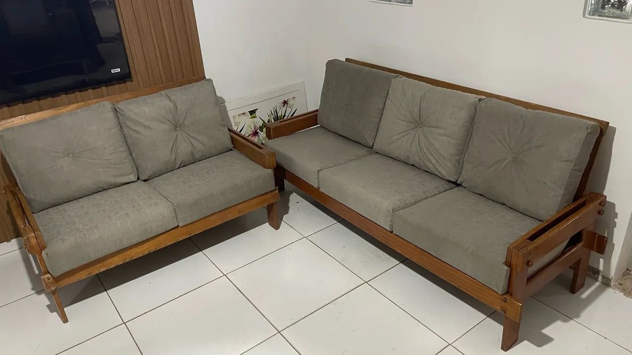 Sofá 2 e 3 Lugares de Madeira  - Foto 5