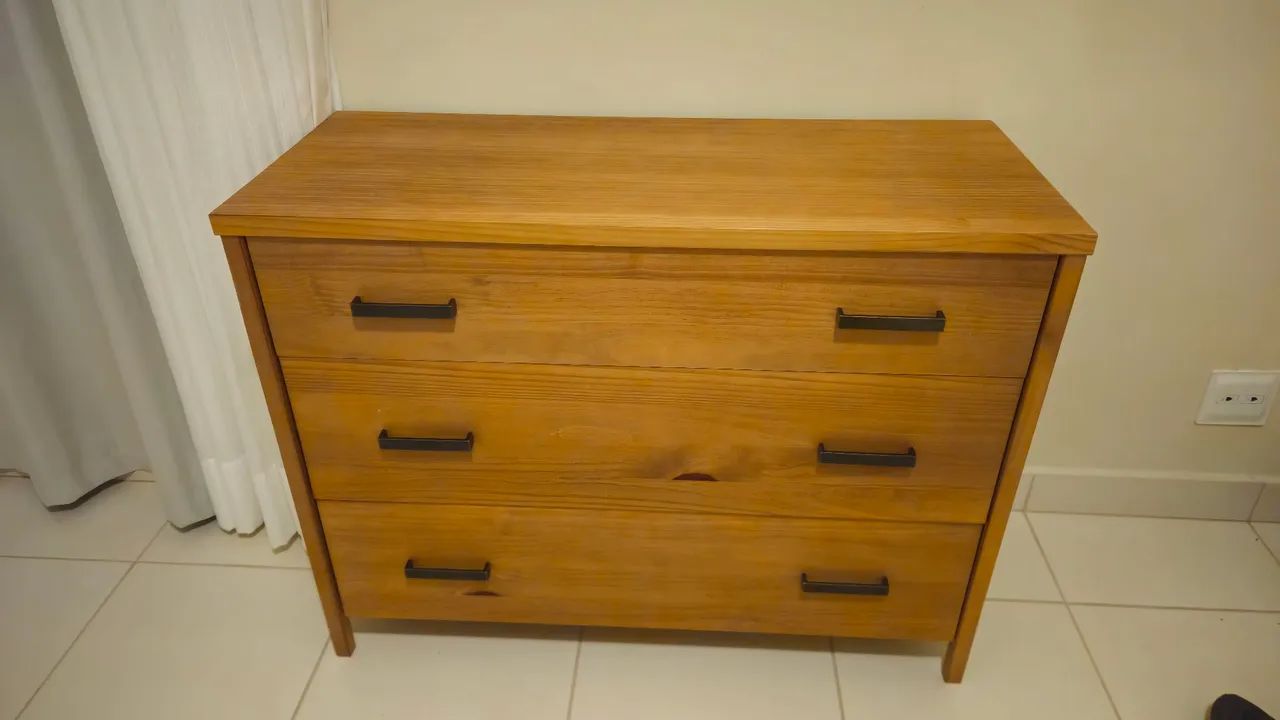Cômoda de madeira