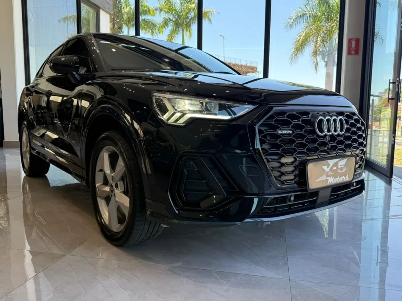 Audi Q3 SPB Perf. Black 2.0 TFSI Tipt. Quat., foto 4 de 18
