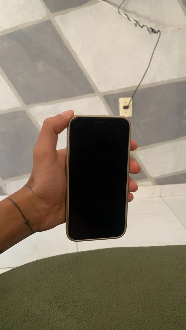 Vendo ou troco iPhone 12 branco todo original 