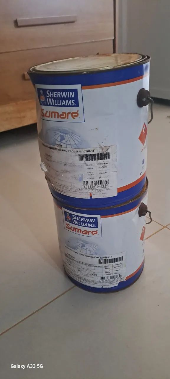 2 lata de tinta sumare , cor amarelo