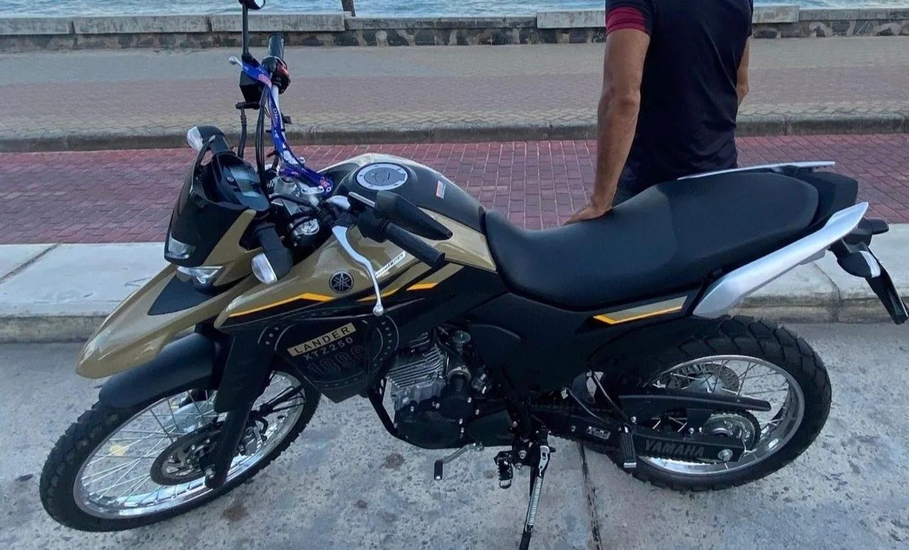 LANDER 250 ANO 2024  ALIENADA - Foto 3