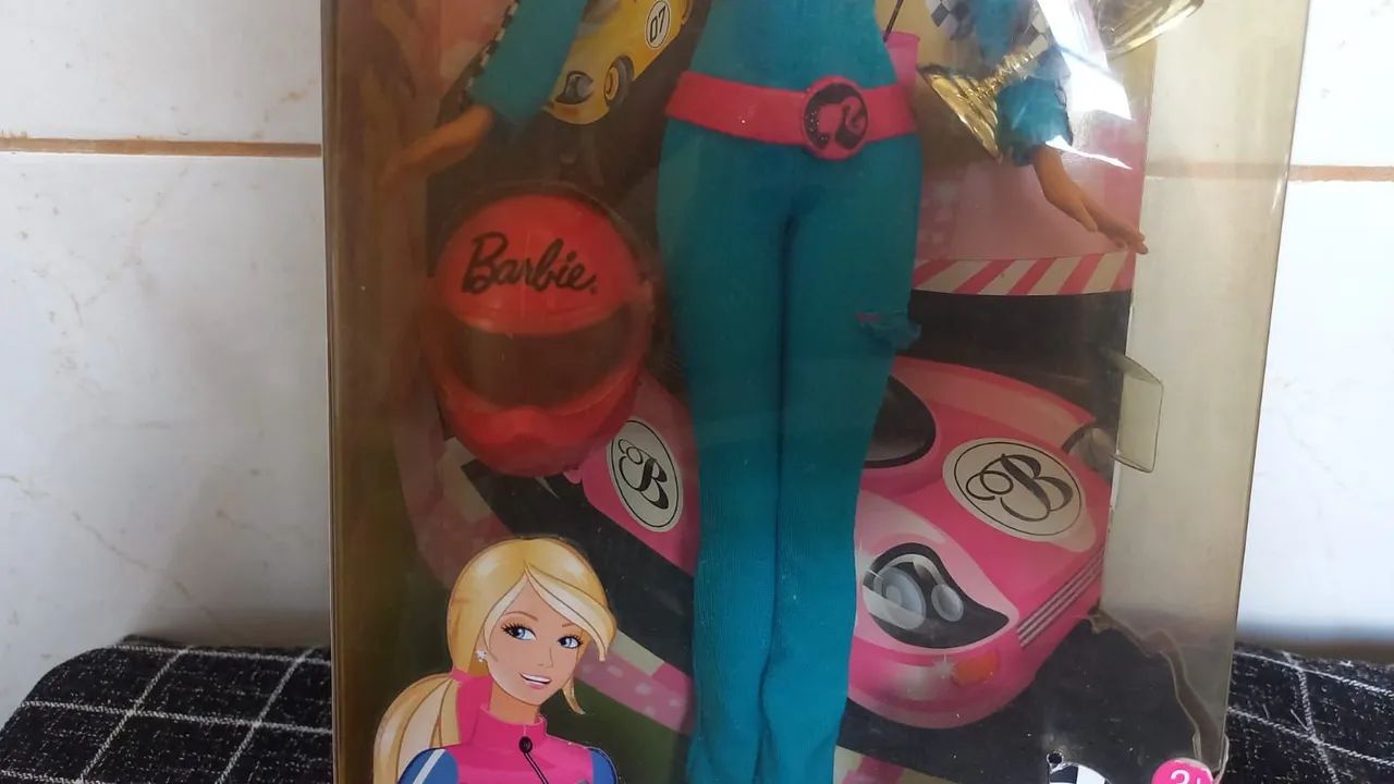 Barbie I Can Be Piloto de Formula 1 com Caixa - Foto 4
