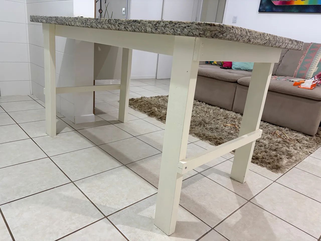 Mesa com Tampo de Granito e Base de Madeira  - Foto 4