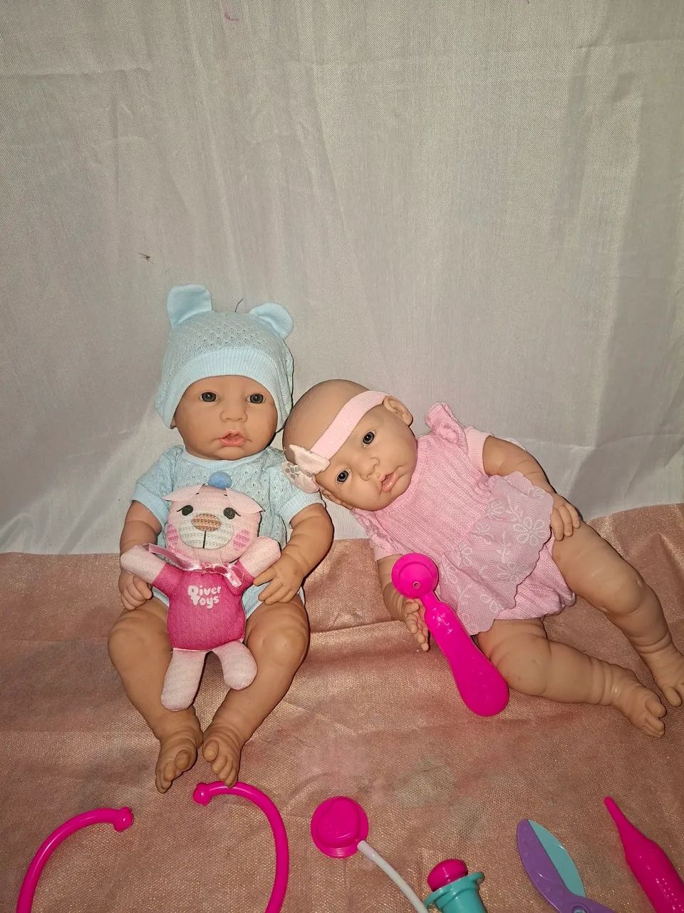 Kit  2 Bonecas Bebês Realista - Foto 3