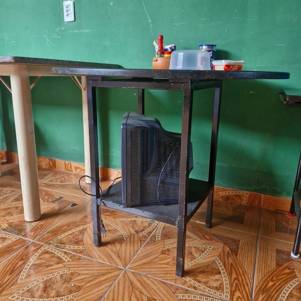 Mesa redonda com tampo de pedra (tampo retiravel) - Foto 2