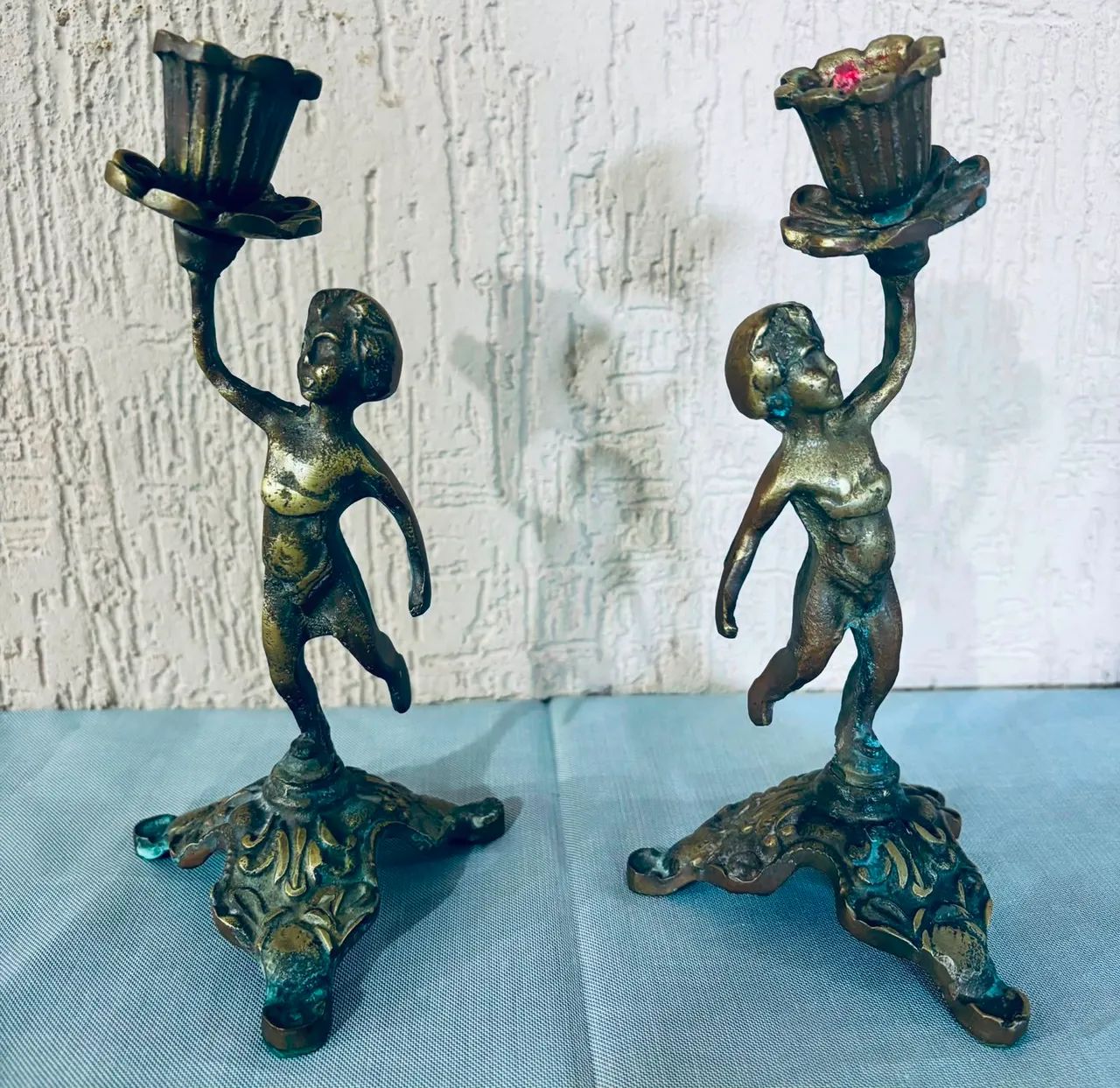 Par de Castiçais Antigos em Bronze Maciço - Foto 2